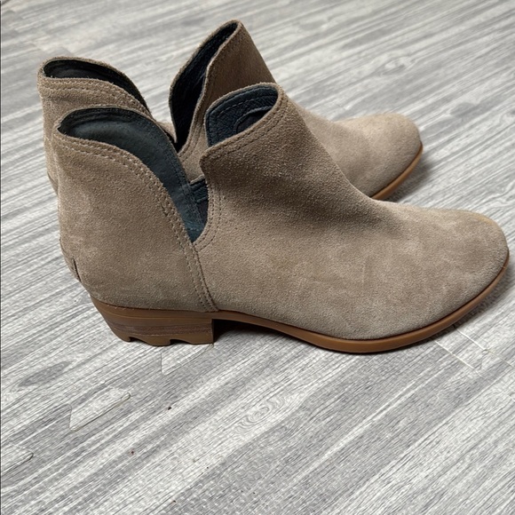 Sorel Tan Suede Booties Size 8 - Picture 3 of 7